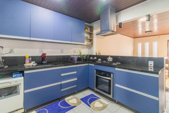Cozinha e Área de Serviço de casa à venda com 3 quartos, 170m² em Ipanema, Porto Alegre