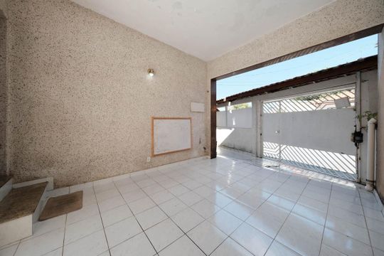 Garagem de casa à venda com 4 quartos, 120m² em Vila Granada, São Paulo