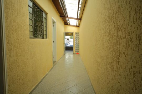 Corredor Lateral  de casa para alugar com 2 quartos, 110m² em Nova Petrópolis, São Bernardo do Campo