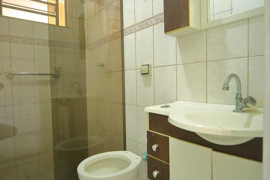 Banheiro  de casa para alugar com 2 quartos, 110m² em Nova Petrópolis, São Bernardo do Campo