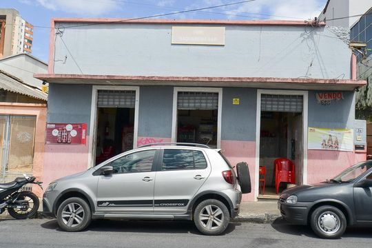 Loja  de casa à venda com 3 quartos, 400m² em Sagrada Família, Belo Horizonte