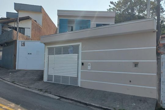 Fachada de casa à venda com 3 quartos, 212m² em Baeta Neves, São Bernardo do Campo
