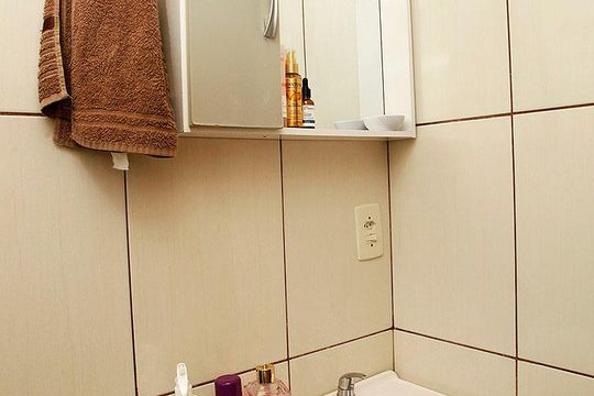 Banheiro de apartamento à venda com 1 quarto, 34m² em Partenon, Porto Alegre