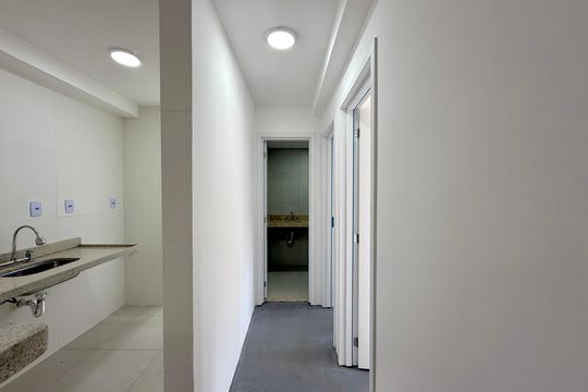 Corredor Quartos de apartamento à venda com 2 quartos, 61m² em Santo Amaro, São Paulo