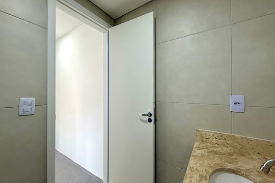 Banheiro de apartamento à venda com 2 quartos, 61m² em Santo Amaro, São Paulo