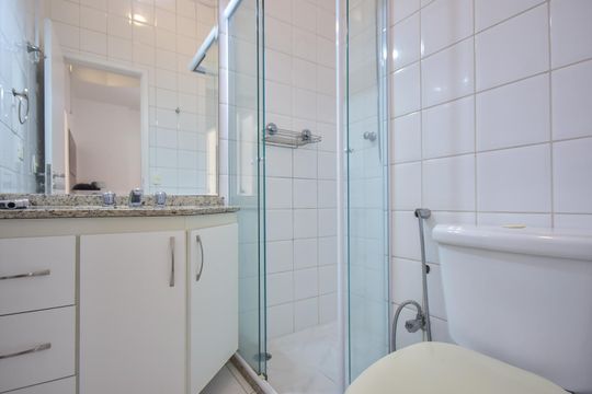 Banheiro de casa de condomínio para alugar com 4 quartos, 200m² em Jardim Ampliacao, São Paulo