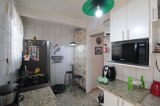 Cozinha de casa de condomínio à venda com 2 quartos, 79m² em Castelo, Belo Horizonte