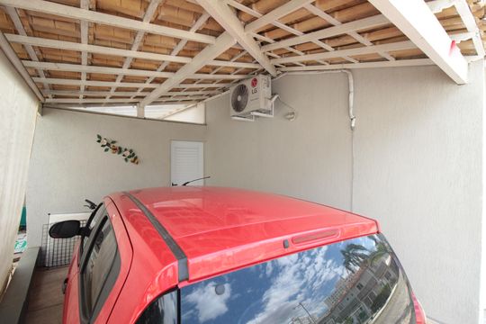 Garagem de casa de condomínio à venda com 2 quartos, 79m² em Castelo, Belo Horizonte