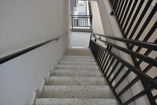 Escada de apartamento para alugar com 2 quartos, 45m² em Vila Constança, São Paulo