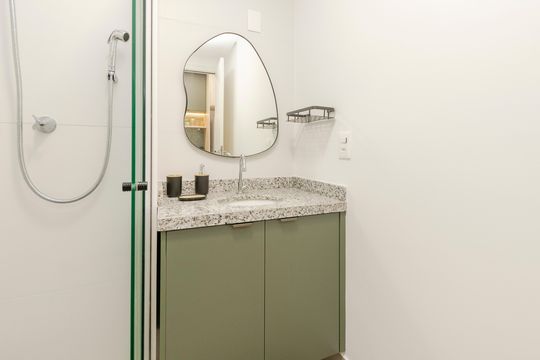 Banheiro de kitnet/studio à venda com 1 quarto, 25m² em Vila Cordeiro, São Paulo