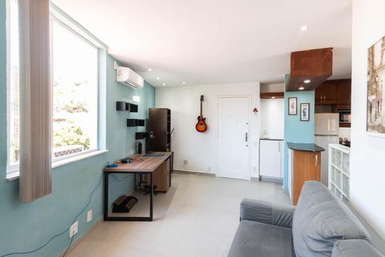 Sala de apartamento à venda com 1 quarto, 47m² em Grajaú, Rio de Janeiro