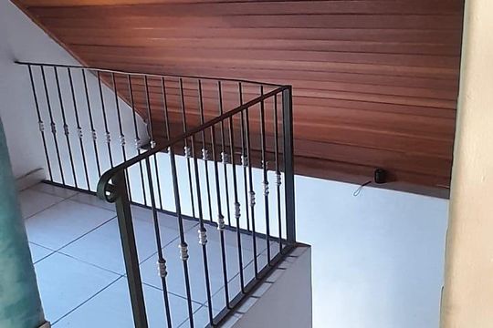 Escada de casa à venda com 3 quartos, 134m² em Jardim Monte Azul, São Paulo