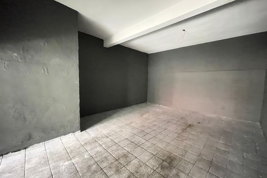 Garagem de casa à venda com 2 quartos, 250m² em Vila Albano, São Paulo