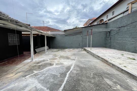 Quintal de casa à venda com 2 quartos, 250m² em Vila Albano, São Paulo