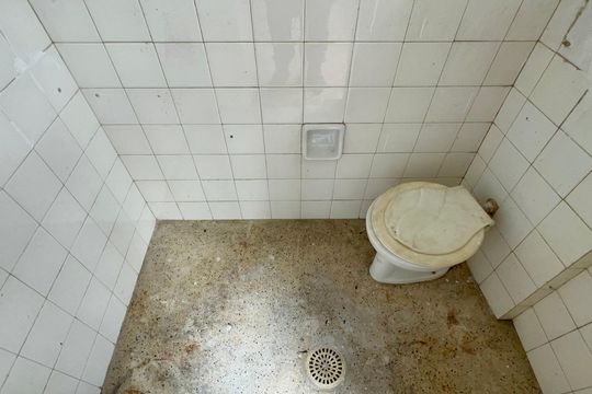 Banheiro de Serviço de apartamento à venda com 2 quartos, 62m² em Vila Madalena, São Paulo
