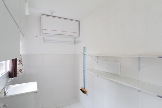 Cozinha e Área de Serviço de apartamento para alugar com 2 quartos, 46m² em Trevo, Belo Horizonte