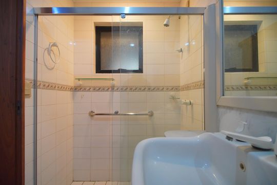 Banheiro de apartamento à venda com 3 quartos, 173m² em Centro, São Leopoldo