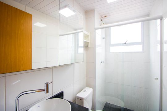 Banheiro de apartamento para alugar com 2 quartos, 44m² em Parque Sao Vicente, Mauá