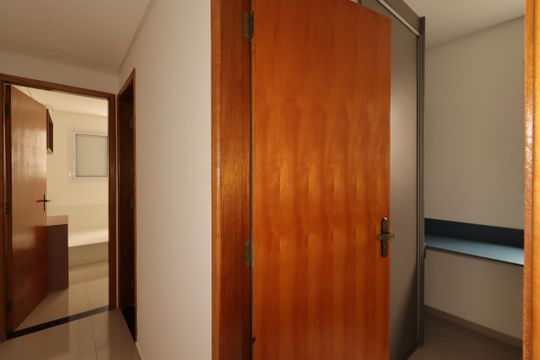 Corredor de apartamento à venda com 3 quartos, 62m² em Vila Lucinda, Santo André