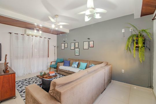 Casa à venda com 3 quartos, 222m² em Rubem Berta, Porto Alegre