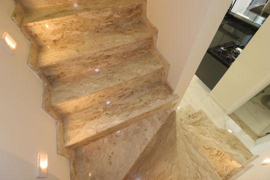 Escada de casa à venda com 3 quartos, 220m² em Vila Camilópolis, Santo André