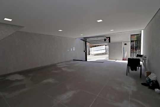 Garagem de casa à venda com 3 quartos, 220m² em Vila Camilópolis, Santo André