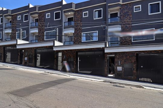 Fachada de casa à venda com 3 quartos, 220m² em Vila Camilópolis, Santo André