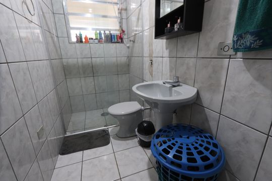Banheiro de casa à venda com 3 quartos, 134m² em Vila Tolstoi, São Paulo