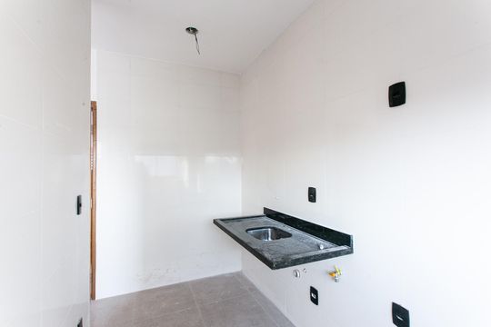 Cozinha de apartamento para alugar com 2 quartos, 45m² em Vila Antonina, São Paulo