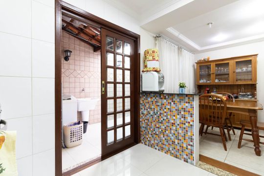 Cozinha  de casa de condomínio à venda com 3 quartos, 102m² em Vila Brasilio Machado, São Paulo