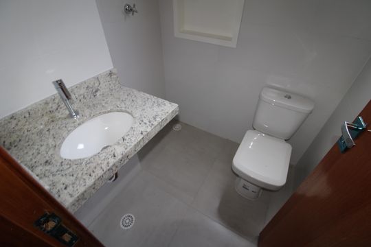Banheiro de kitnet/studio à venda com 2 quartos, 38m² em Vila Isolina Mazzei, São Paulo
