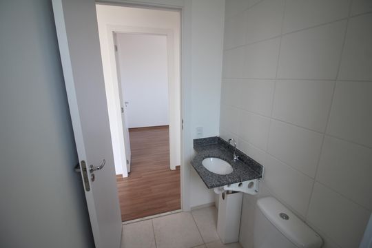 Banheiro Social de apartamento à venda com 2 quartos, 53m² em Novo Riacho, Contagem