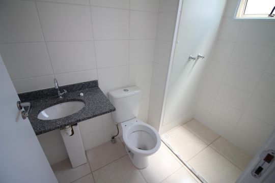 Banheiro da Suíte de apartamento à venda com 2 quartos, 53m² em Novo Riacho, Contagem