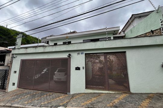 Fachada de casa à venda com 4 quartos, 317m² em Jardim Franca, São Paulo