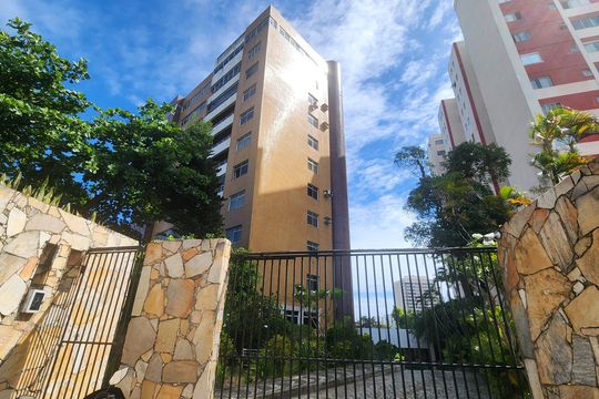 Fachada de apartamento para alugar com 4 quartos, 310m² em Brotas, Salvador