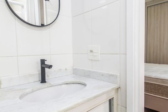 Banheiro da Suíte de apartamento à venda com 2 quartos, 61m² em Jardim Tupanci, Barueri