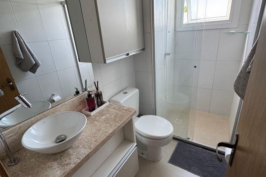 Banheiro de apartamento à venda com 2 quartos, 62m² em São Jorge, Novo Hamburgo