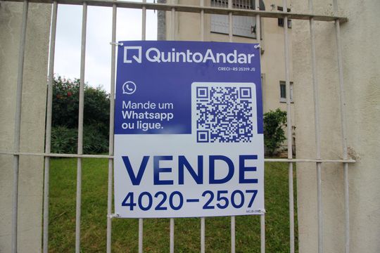 Placa de apartamento à venda com 2 quartos, 61m² em Medianeira, Porto Alegre
