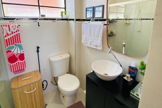 Banheiro de apartamento à venda com 1 quarto, 42m² em Ponte Preta, Campinas