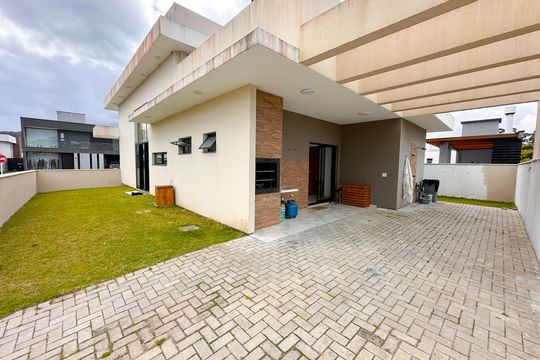 Garagem de casa de condomínio para alugar com 4 quartos, 186m² em São João do Rio Vermelho, Florianópolis