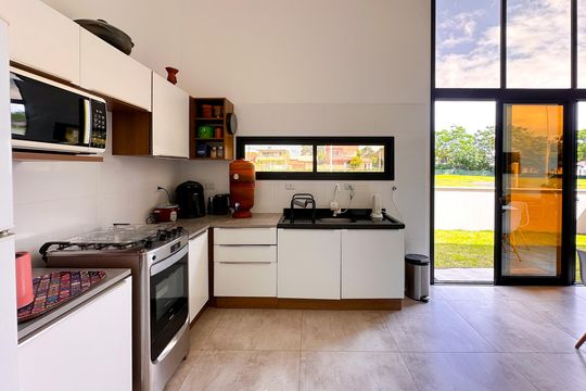Cozinha de casa de condomínio para alugar com 4 quartos, 186m² em São João do Rio Vermelho, Florianópolis
