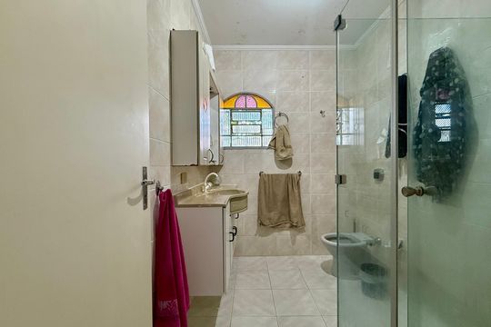 Banheiro  de casa para alugar com 2 quartos, 161m² em Jardim Monte Azul, São Paulo