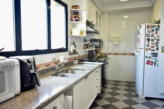 Cozinha de apartamento à venda com 3 quartos, 230m² em Vila da Saúde, São Paulo