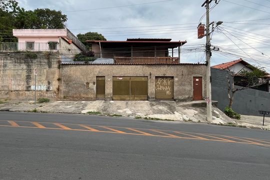 Fachada de casa à venda com 8 quartos, 660m² em Céu Azul, Belo Horizonte