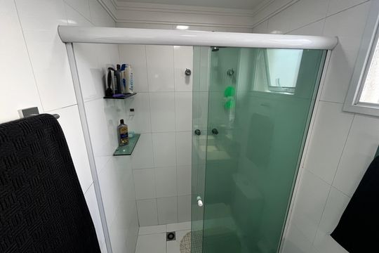 Banheiro da Suíte 2 de apartamento à venda com 3 quartos, 144m² em Santa Teresinha, São Paulo