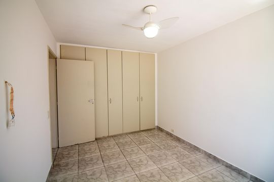 Quarto 1 de apartamento à venda com 2 quartos, 75m² em Campo Belo, São Paulo