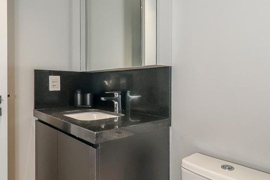 Banheiro de kitnet/studio à venda com 0 quarto, 26m² em Três Figueiras, Porto Alegre