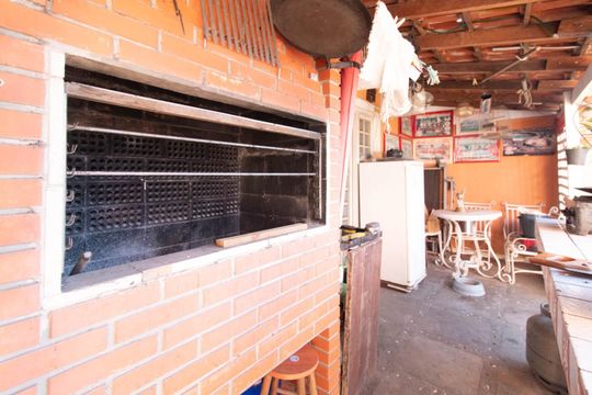 Churrasqueira de casa à venda com 3 quartos, 120m² em Santa Tereza, Porto Alegre