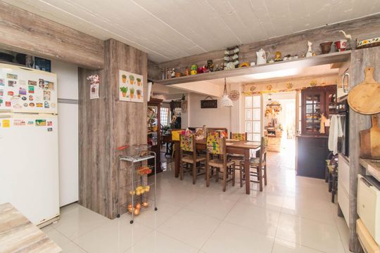 Cozinha de casa à venda com 3 quartos, 120m² em Santa Tereza, Porto Alegre