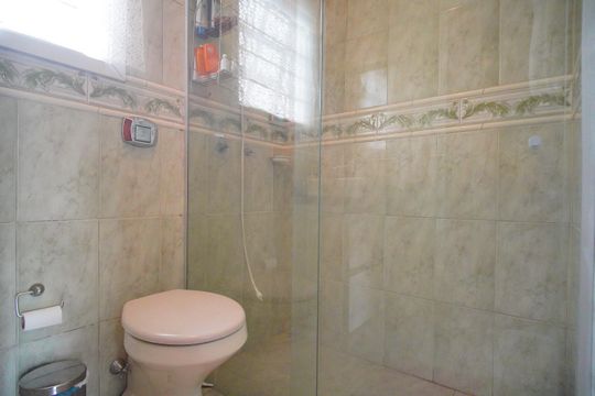 Banheiro da Suíte de casa para alugar com 5 quartos, 163m² em Roselândia, Novo Hamburgo